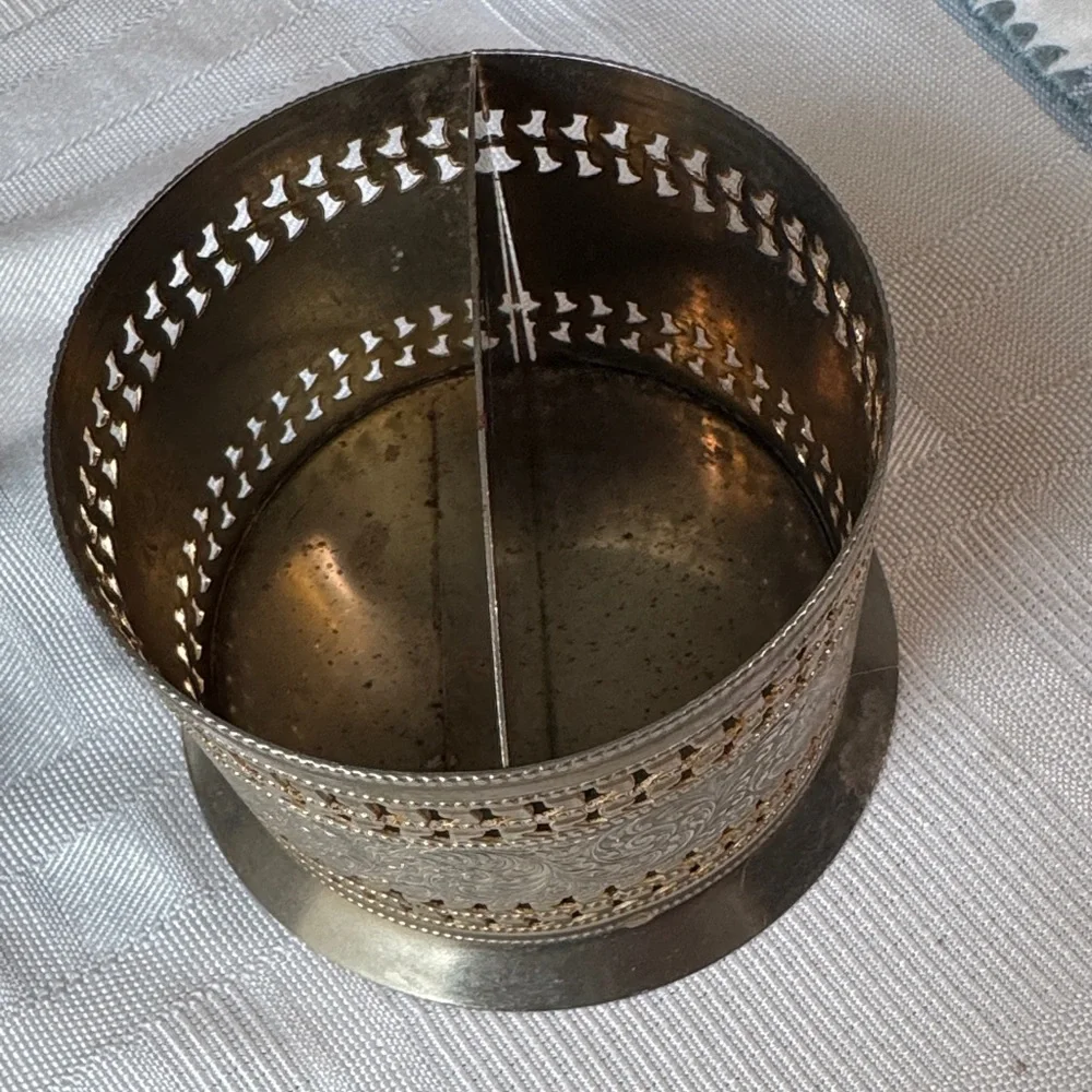 Silver colored tin Decorative Metal Holder for office supplies
